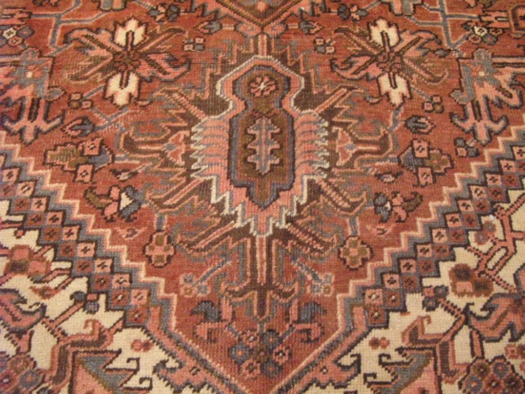 7' 9" x 11' 9" Persian Heriz Rug image 3