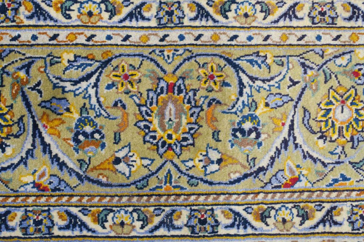 4' 7" x 7' 2" Persian Kashan Rug image 4