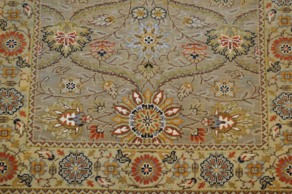2' 6" x 3' 8" India Agra Rug image 3