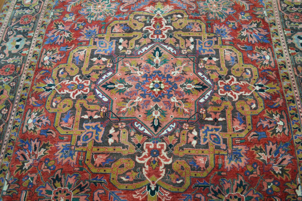 7' 7" x 11' 3" Persian Heriz Rug image 2
