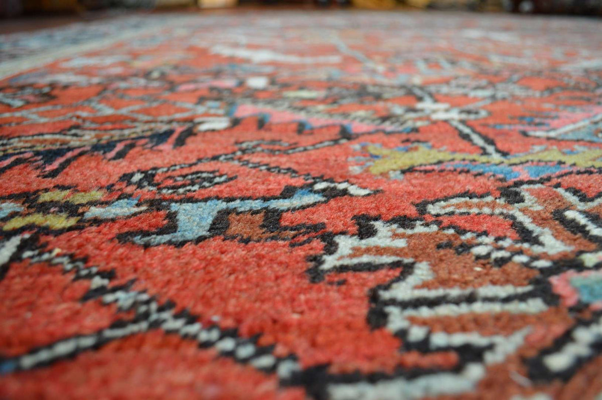 8' 4" x 11' 6" Persian Heriz Rug image 6