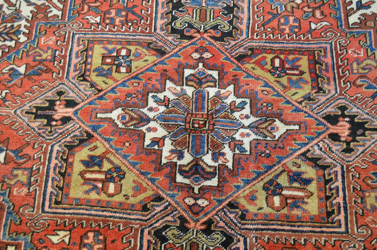 7' 6" x 10' 2" Persian Heriz Rug image 3