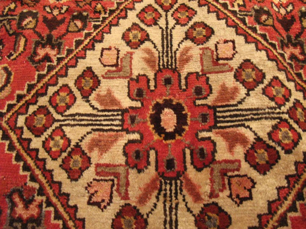 5' 3" x 10' 9" Persian Hosseinabad Rug image 3