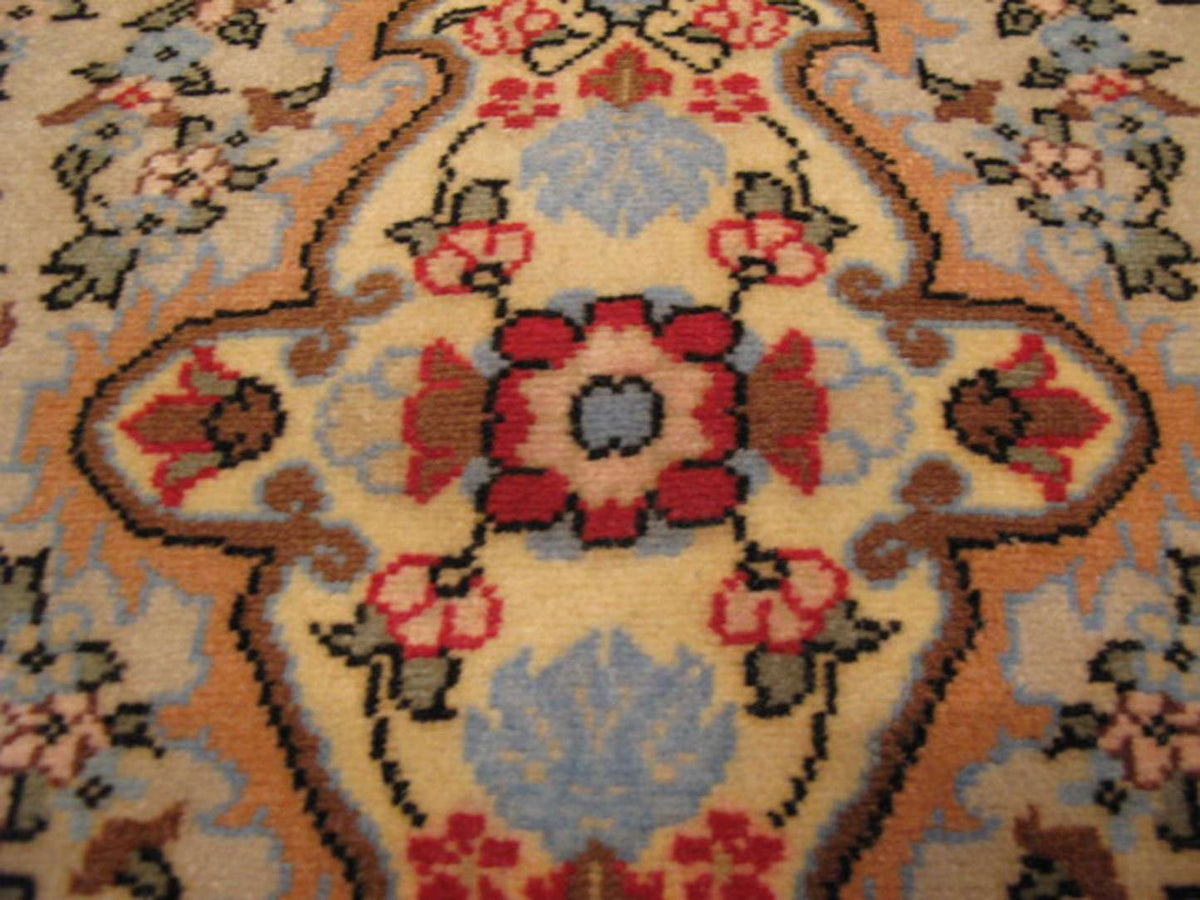1' 8" x 2' 0" Persian Varamin Rug image 9