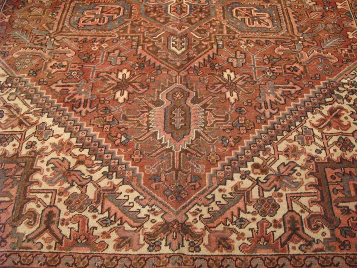 7' 9" x 11' 9" Persian Heriz Rug image 7