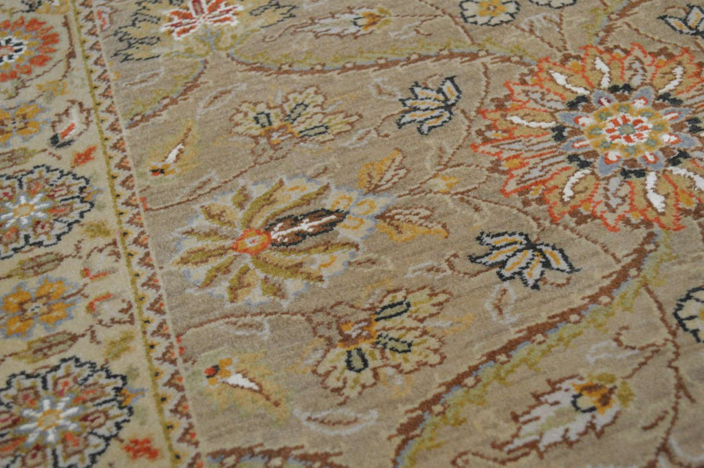 2' 6" x 3' 8" India Agra Rug image 7