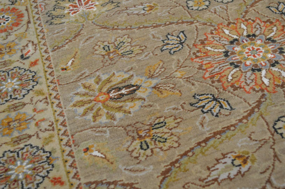 2' 6" x 3' 8" India Agra Rug image 7
