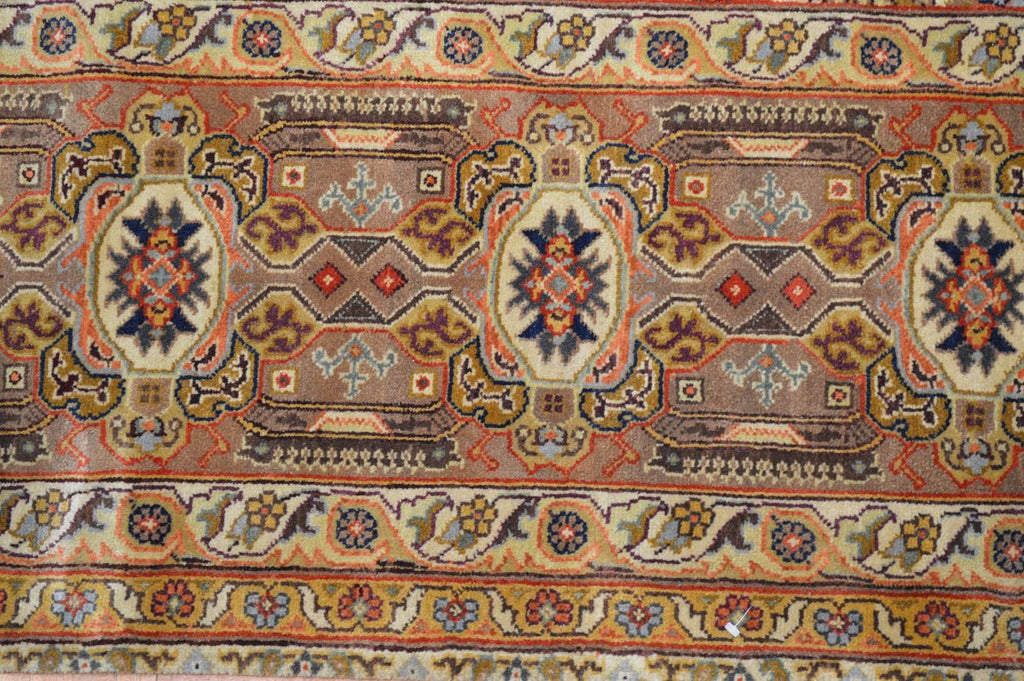 8' 1" x 10' 0" India Agra Rug image 12