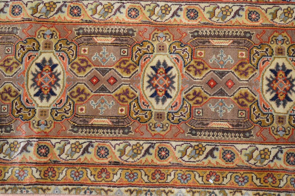 8' 1" x 10' 0" India Agra Rug image 12
