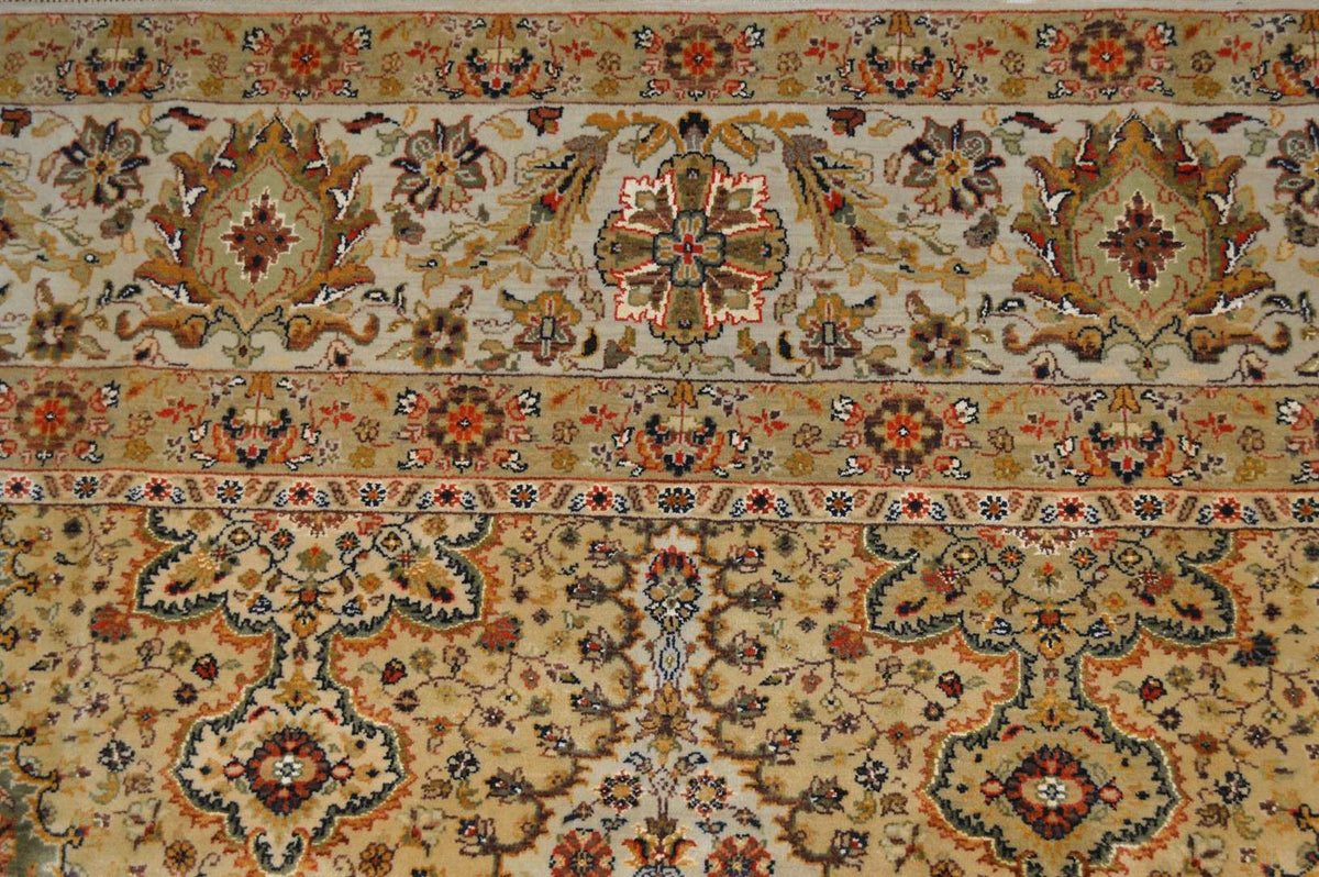 8' 1" x 10' 1" India Agra Rug image 3