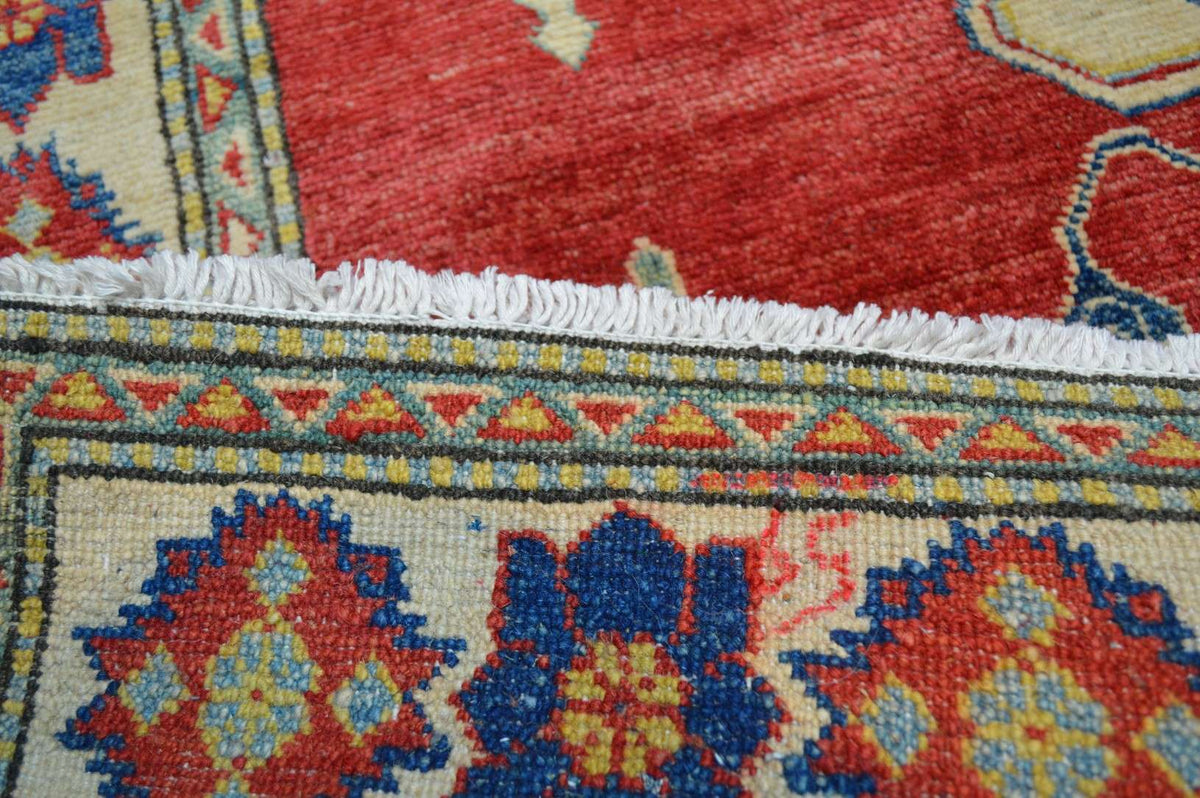 4' 9" x 6' 6" Caucasian Kazak Rug image 12