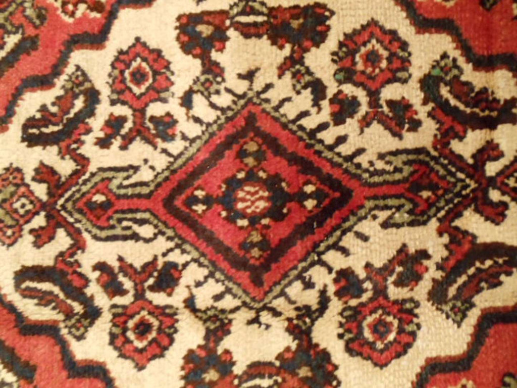 6' 9" x 10' 3" Persian Hosseinabad Rug image 8