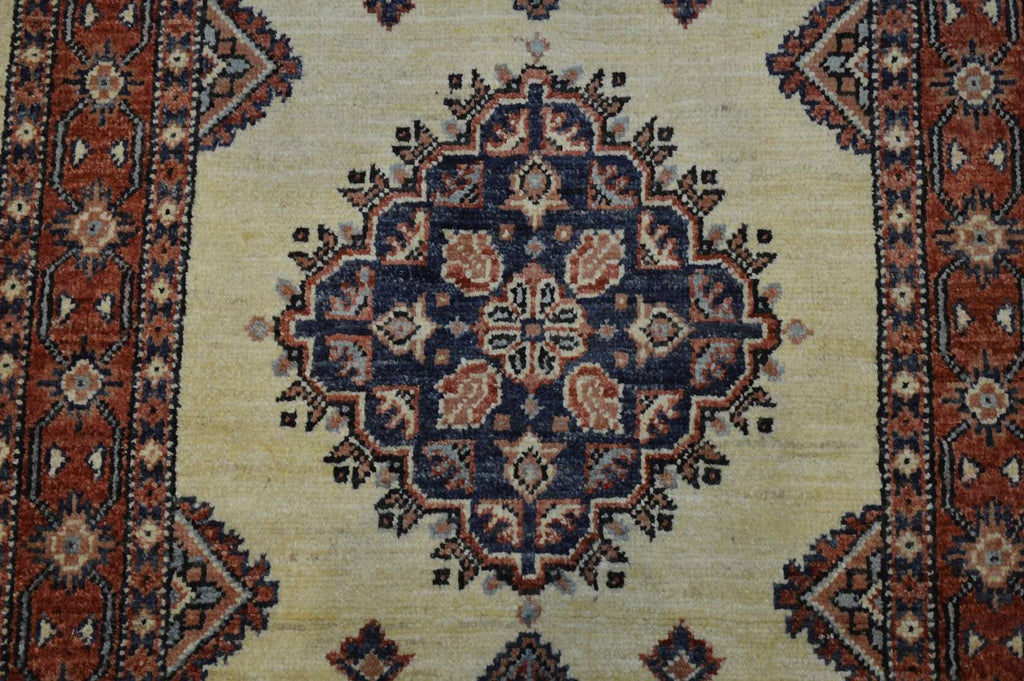 2' 6" x 9' 5" Pakistan Kazak Runner image 4