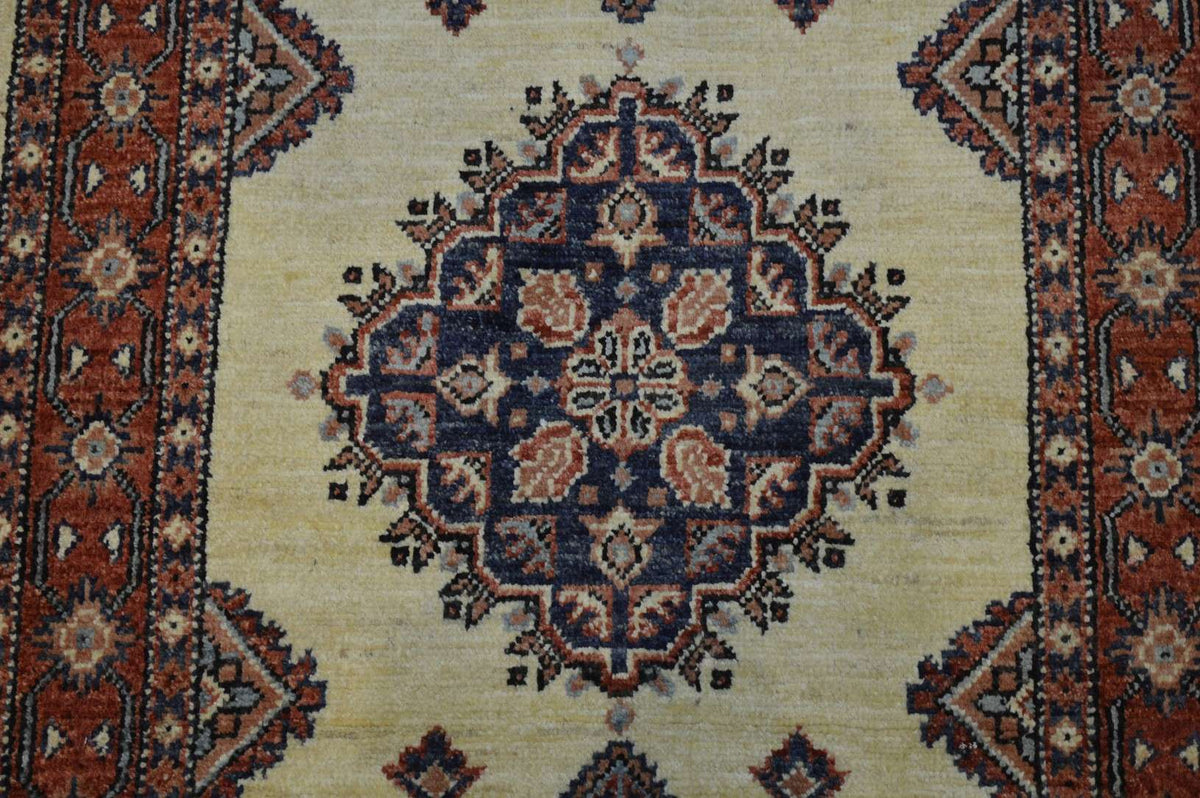 2' 6" x 9' 5" Pakistan Kazak Runner image 4