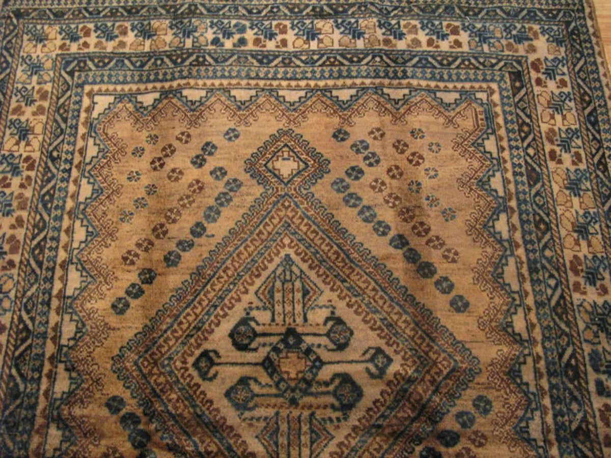 5' 3" x 10' 1" Persian Bakhshayesh Rug image 5