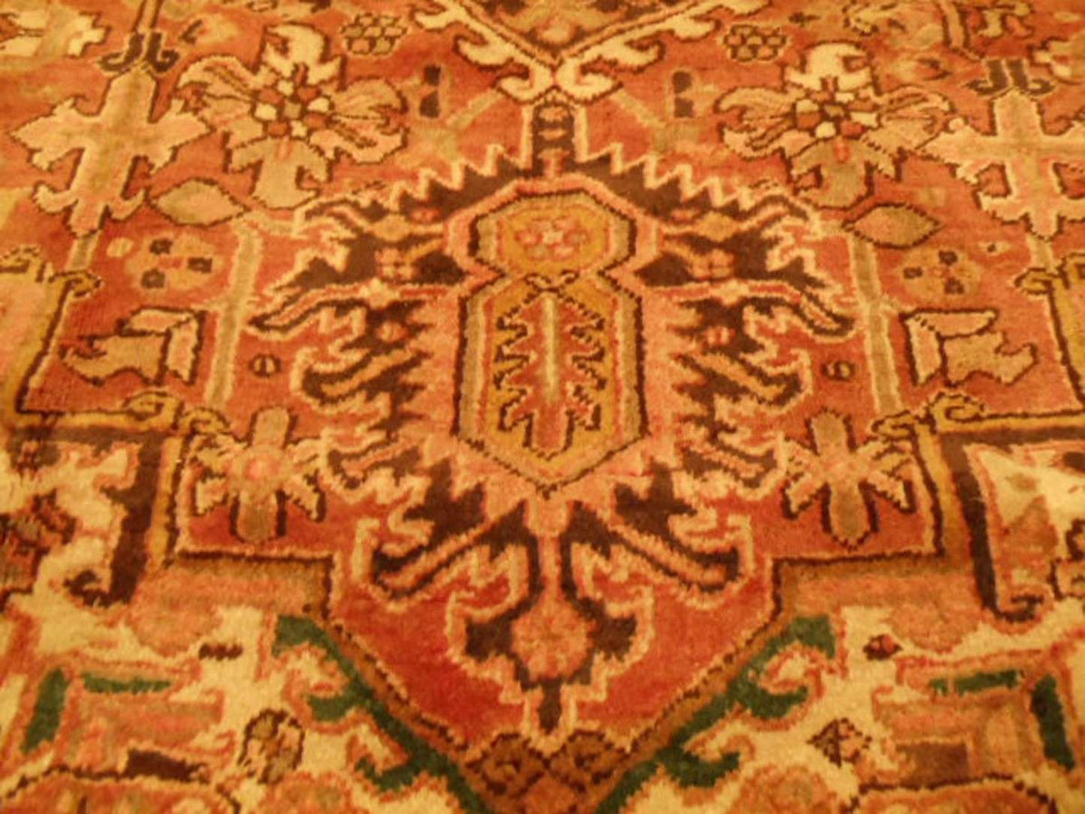 7' 1" x 11' 0" Persian Heriz Rug image 3