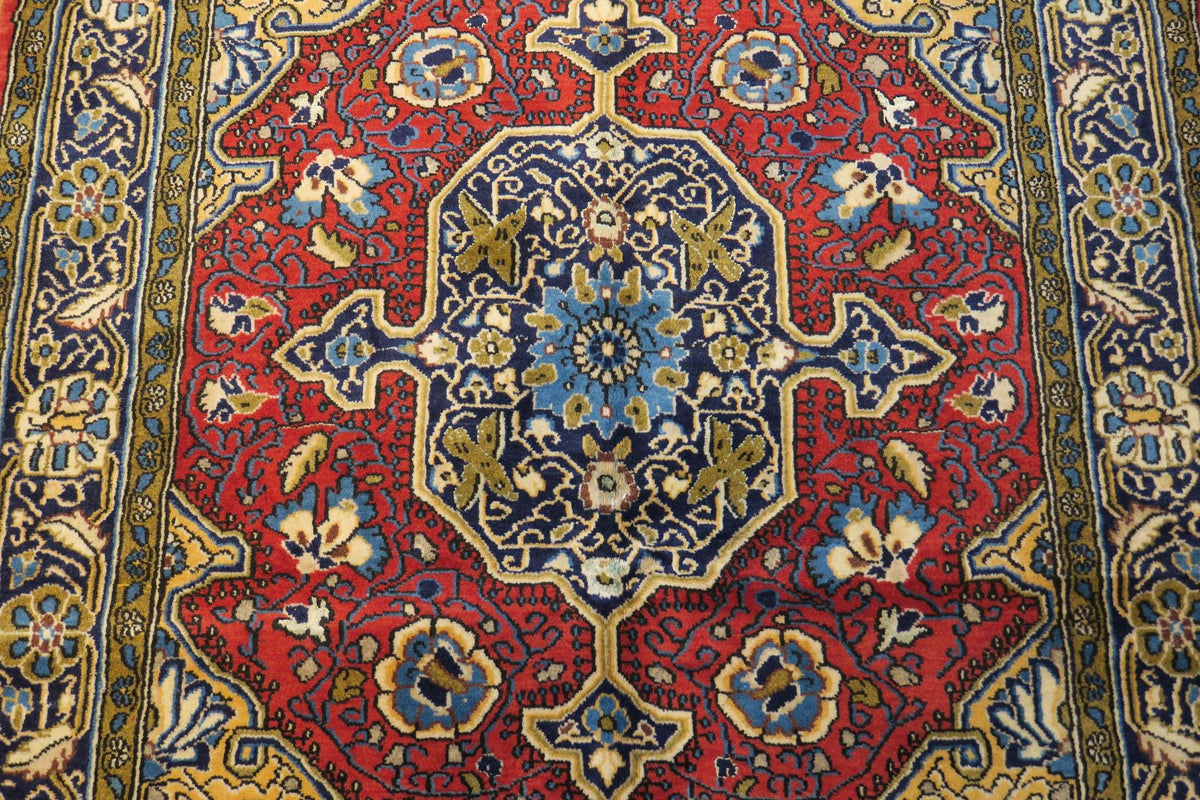 3' 5" x 5' 6" Persian Qoumsheh Rug image 0