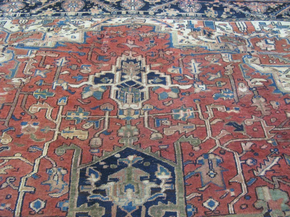 9' 6" x 12' 1" Persian Heriz Rug image 2