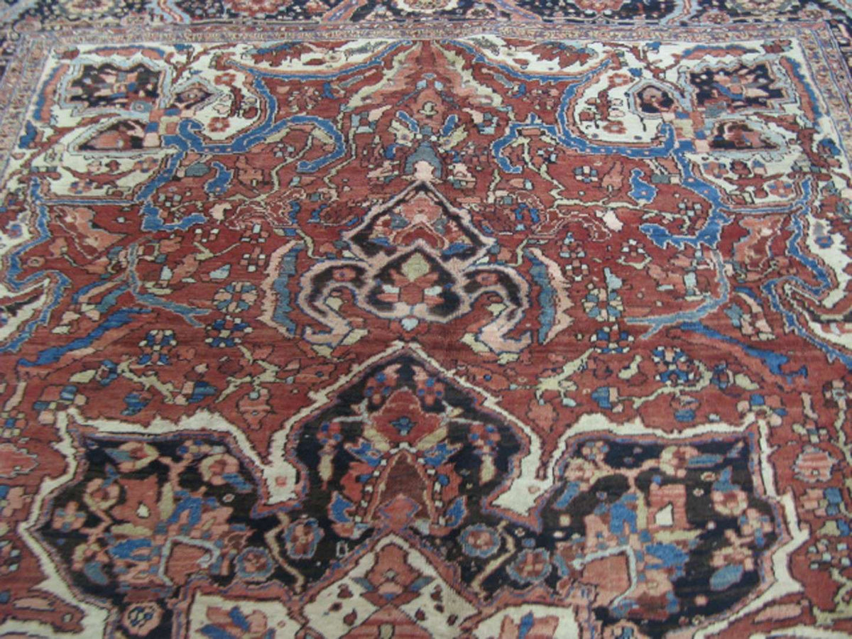 9' 9" x 13' 4" Persian Heriz Rug image 8
