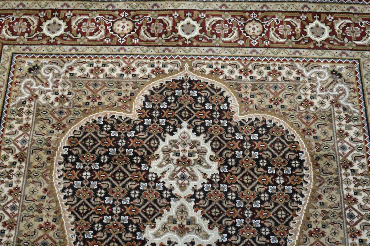 4' 2" x 6' 2" India Bijar Rug image 4