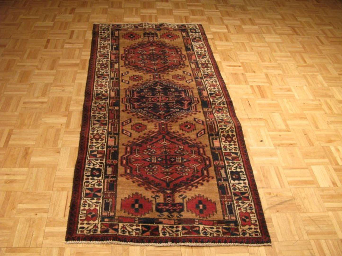 3' 2" x 6' 1" Persian Bakhshayesh Runner image 1