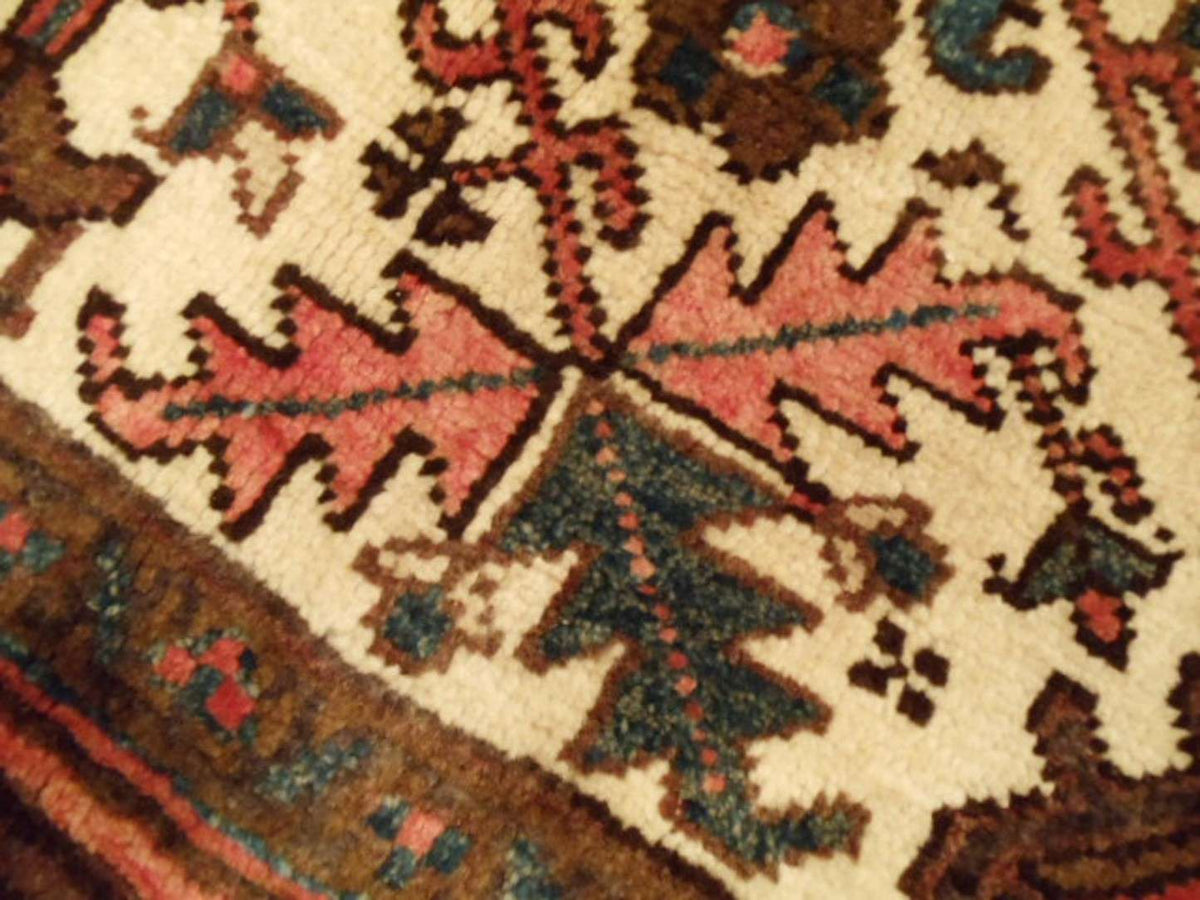 6' 9" x 8' 1" Persian Heriz Rug image 9