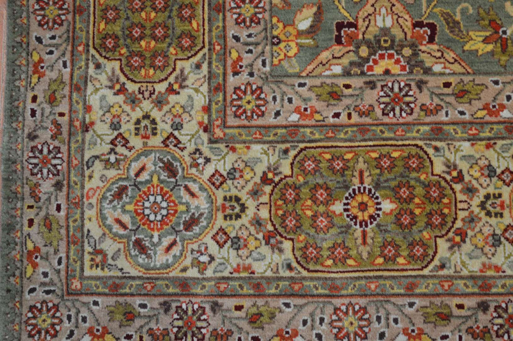 5' 9" x 9' 4" India Sultanabad Rug image 6