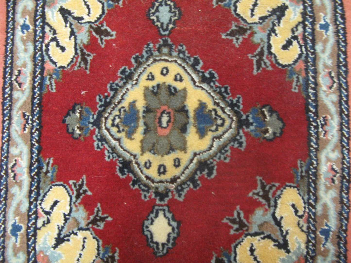 1' 6" x 6' 5" Persian Nain Runner image 5