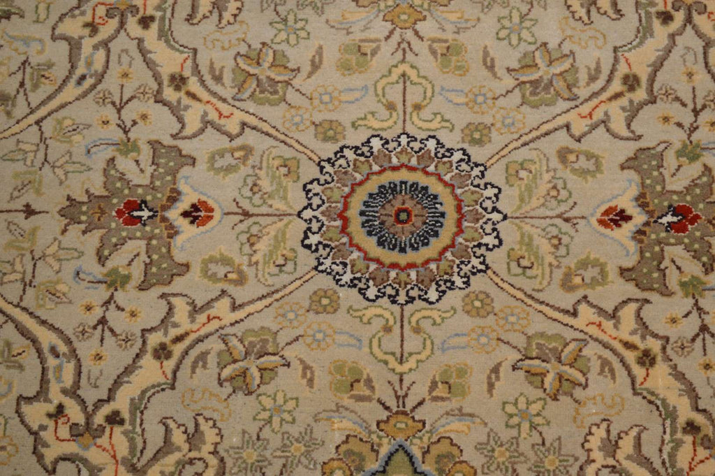 8' 1" x 9' 9" India Agra Rug image 12