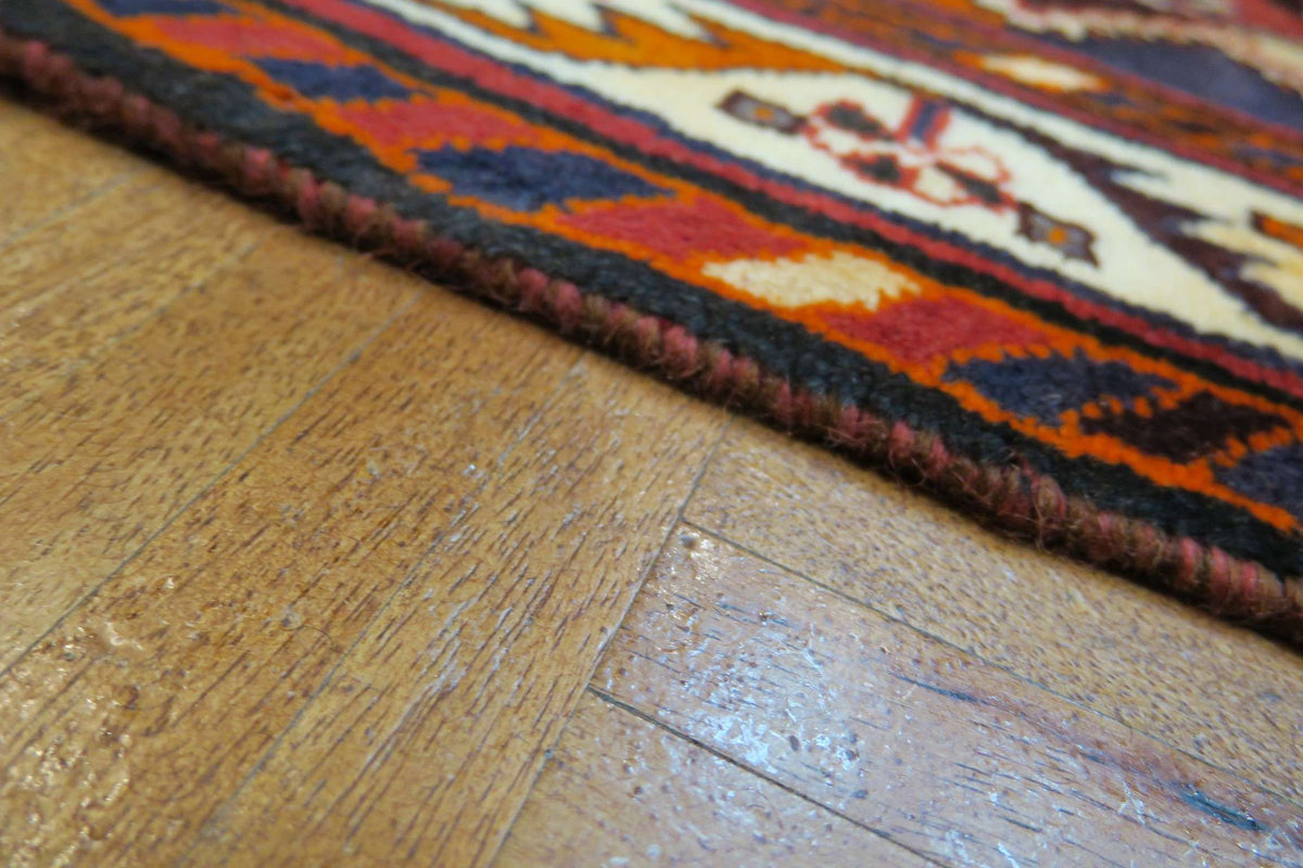 5' 4" x 8' 0" Persian Shiraz Rug image 3