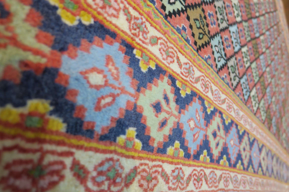 3' 5" x 5' 7" Persian Ardakan Rug image 1