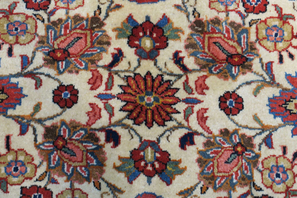 10' 3" x 13' 6" Persian Sarouk Rug image 8