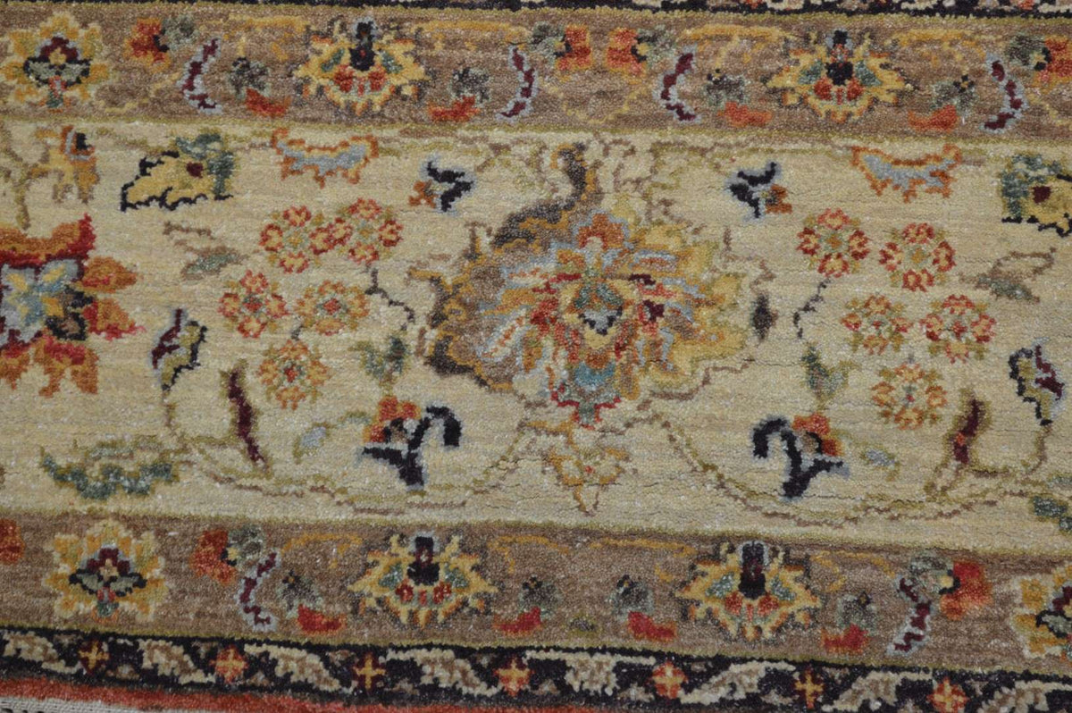 7' 9" x 10' 2" India Sultanabad Rug image 6