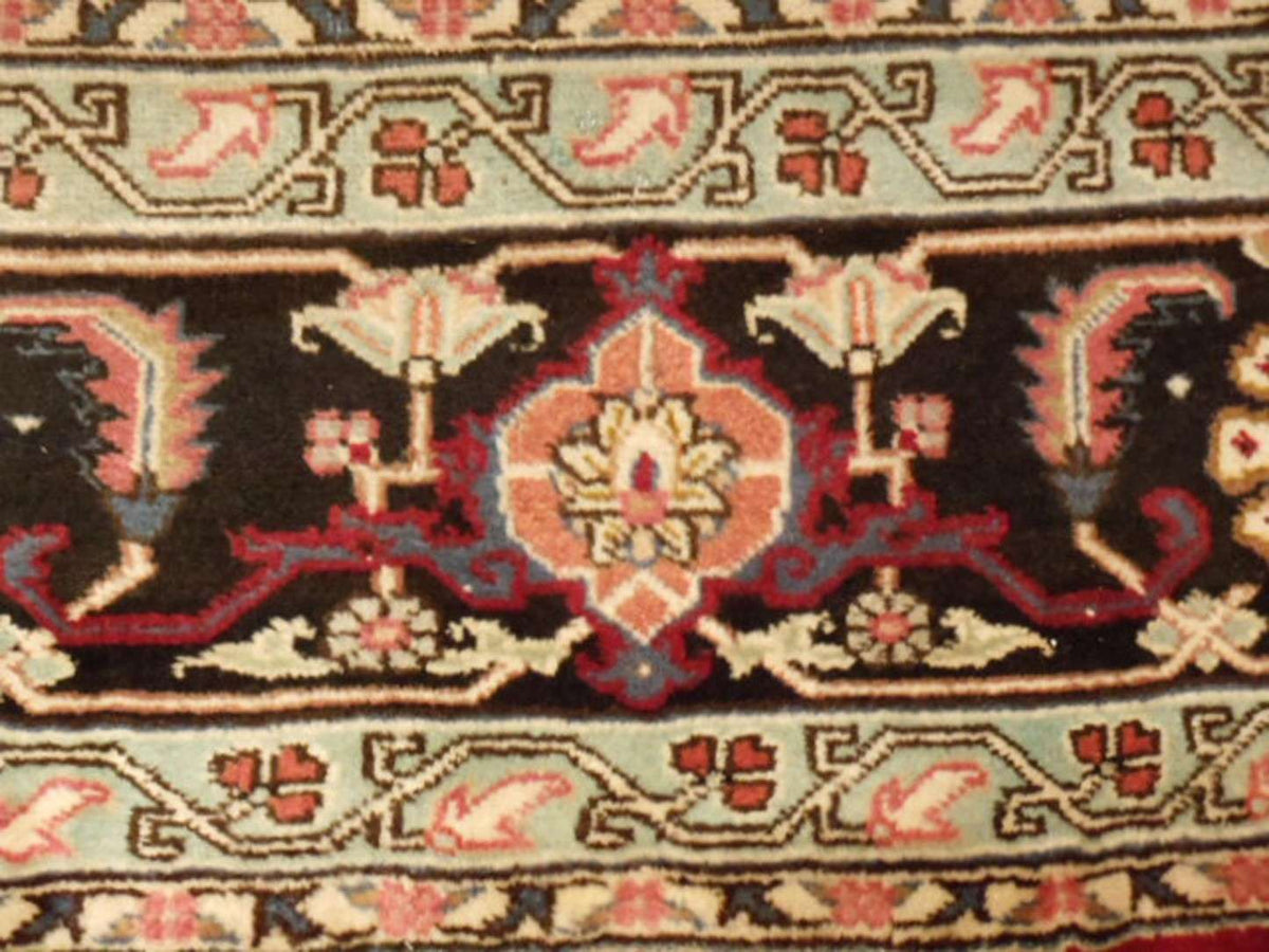 9' 4" x 13' 2" Persian Heriz Rug image 2