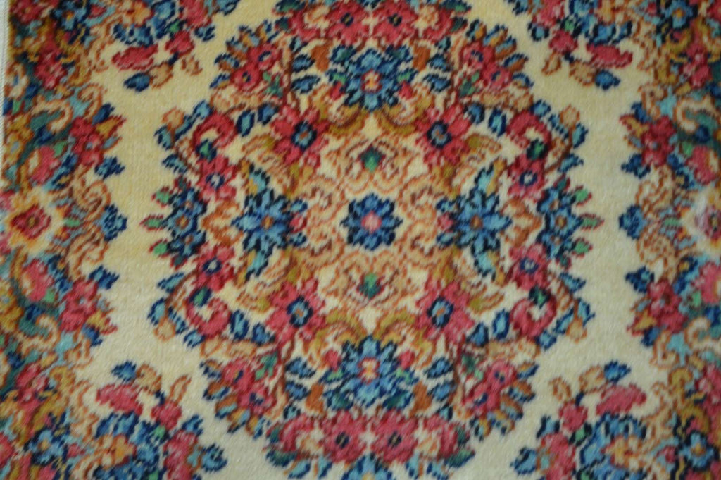 2' 0" x 4' 7" USA Karastan Rug image 2