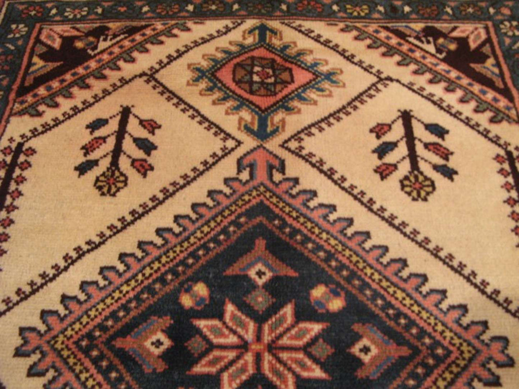 3' 6" x 4' 1" Persian Lori Rug image 4