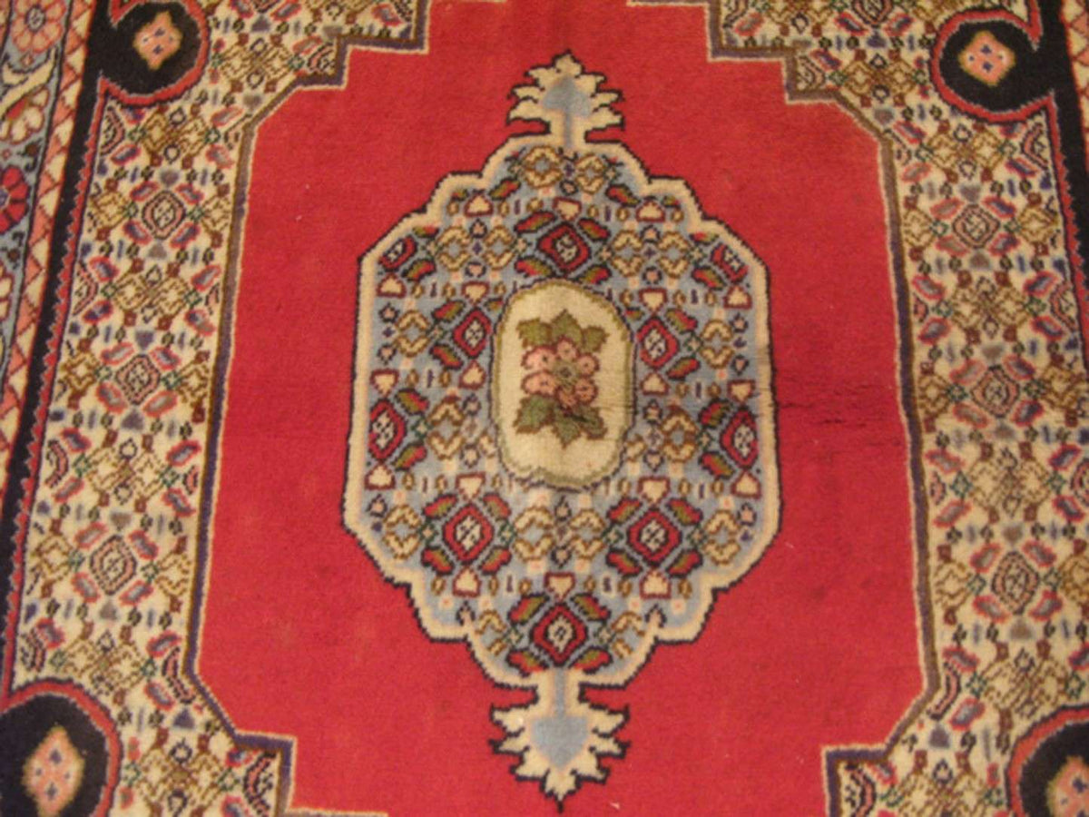2' 5" x 3' 8" Persian Bijar Rug image 8