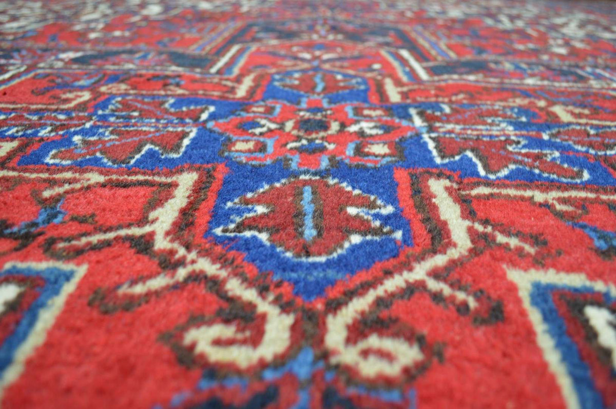 8' 6" x 10' 3" Persian Heriz Rug image 6