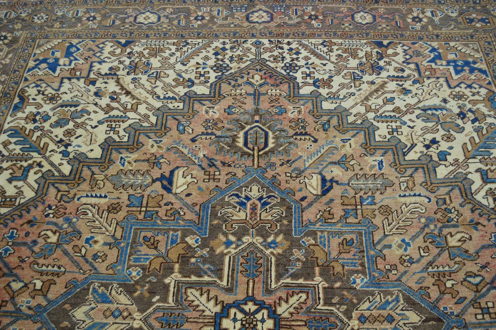 7' 6" x 8' 5" Persian Heriz Rug image 9