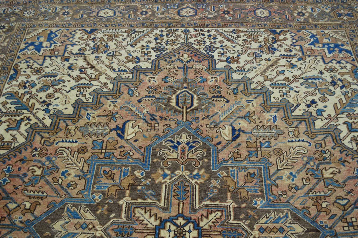 7' 6" x 8' 5" Persian Heriz Rug image 9
