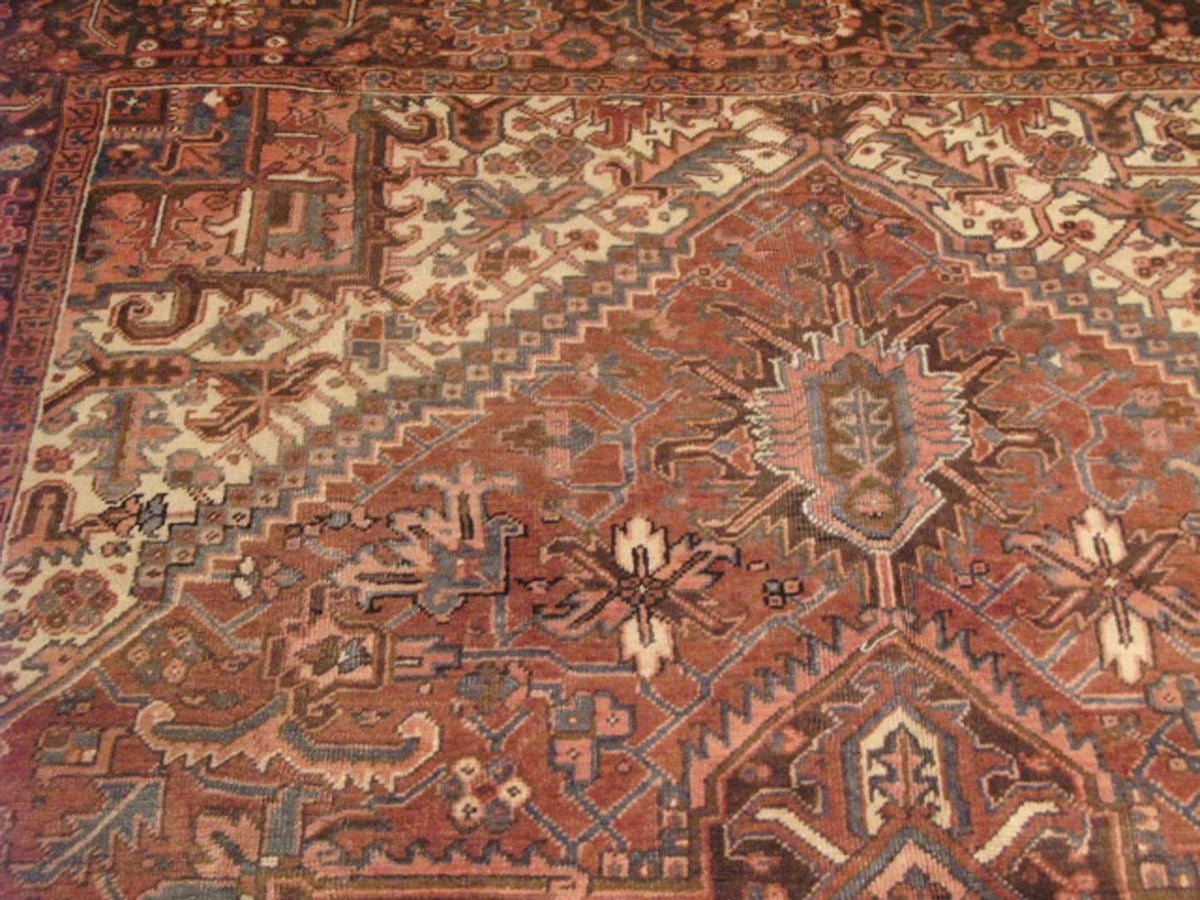 7' 9" x 11' 9" Persian Heriz Rug image 9