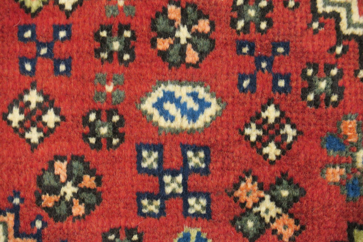 1' 9" x 3' 2" Persian Abadeh Rug image 1