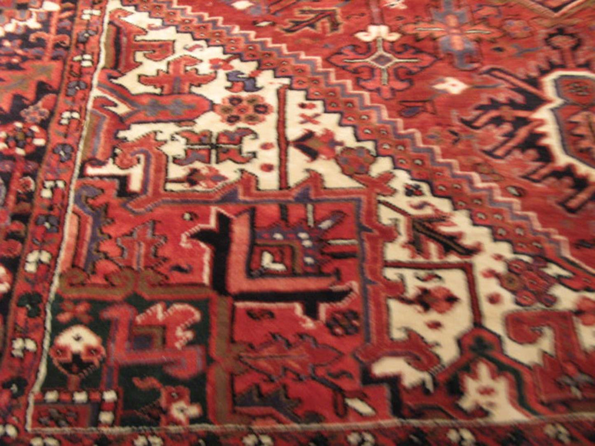 7' 9" x 11' 0" Persian Heriz Rug image 9