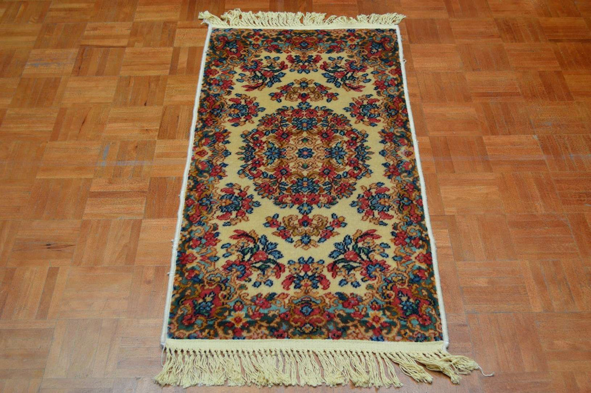 2' 0" x 4' 7" USA Karastan Rug image 1