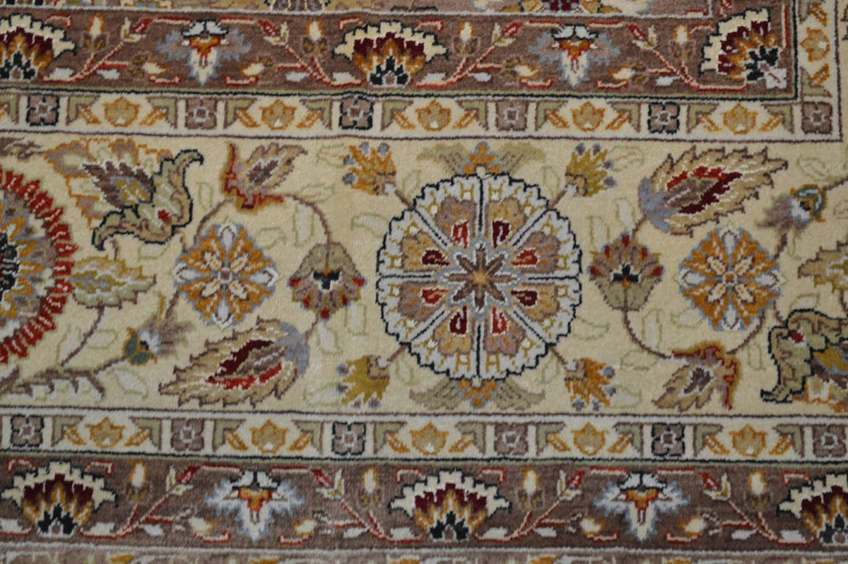 8' 9" x 11' 8" India Agra Rug image 4