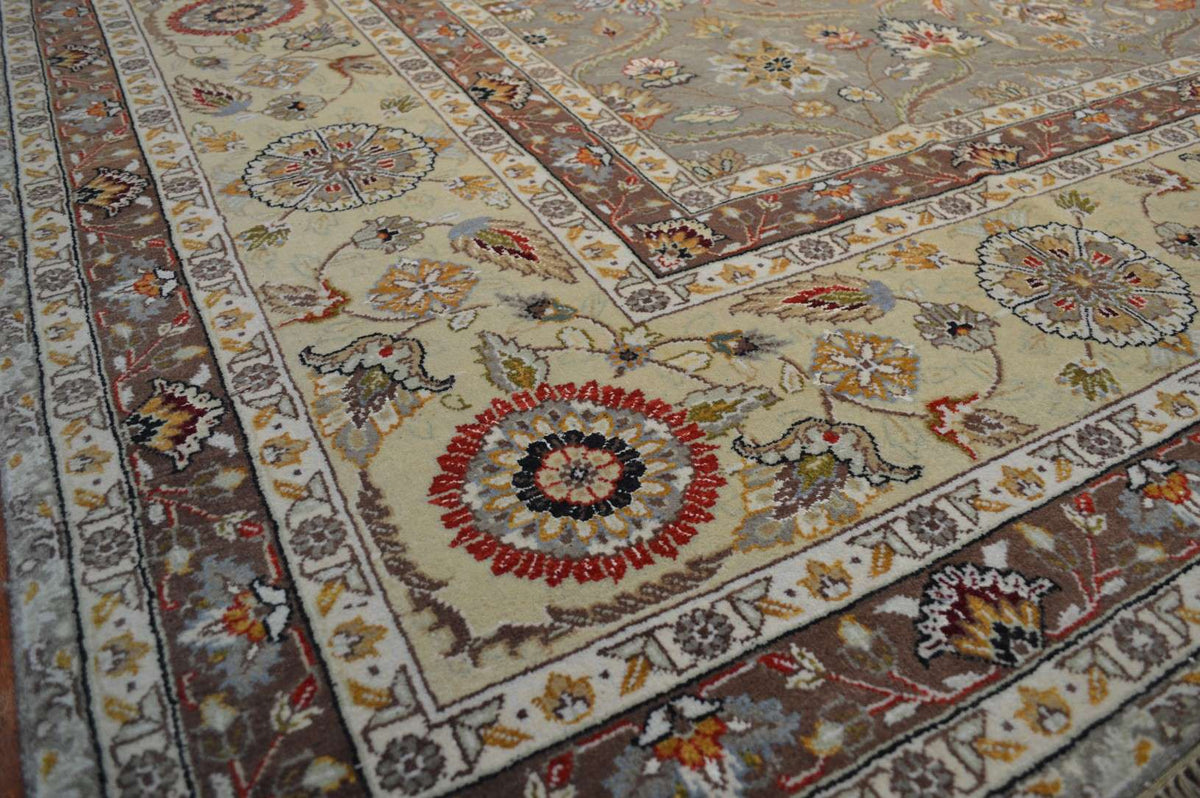 9' 8" x 9' 9" India Agra Rug image 3
