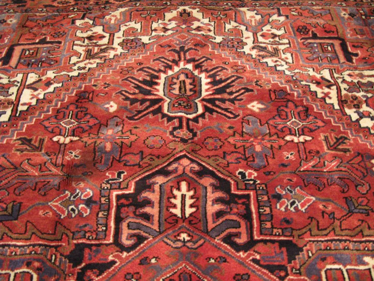 7' 9" x 11' 0" Persian Heriz Rug image 4
