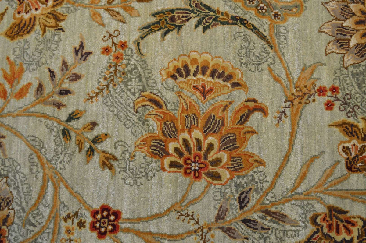 8' 3" x 10' 1" India Sultanabad Rug image 9