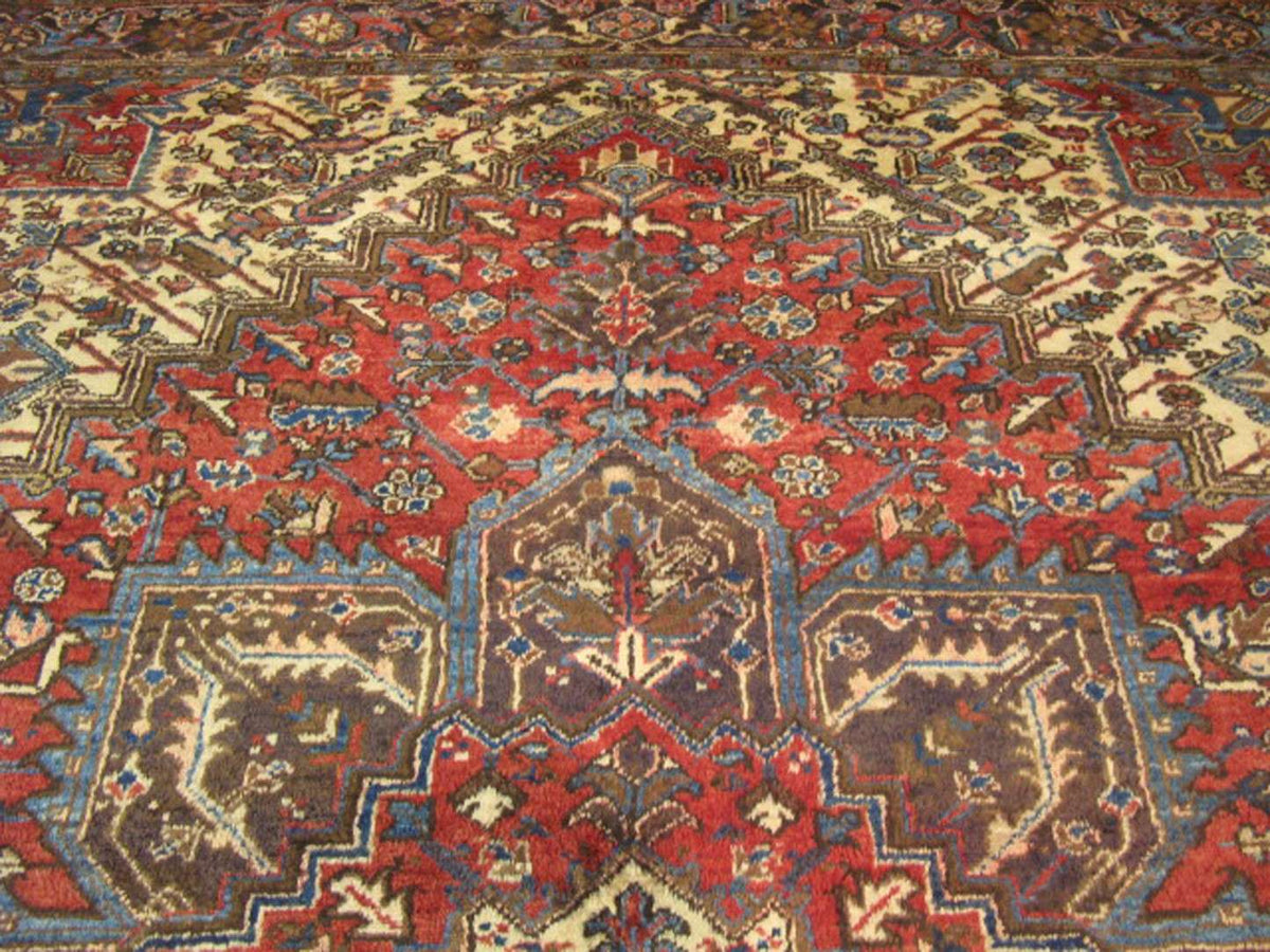 7' 9" x 10' 9" Persian Heriz Rug image 8
