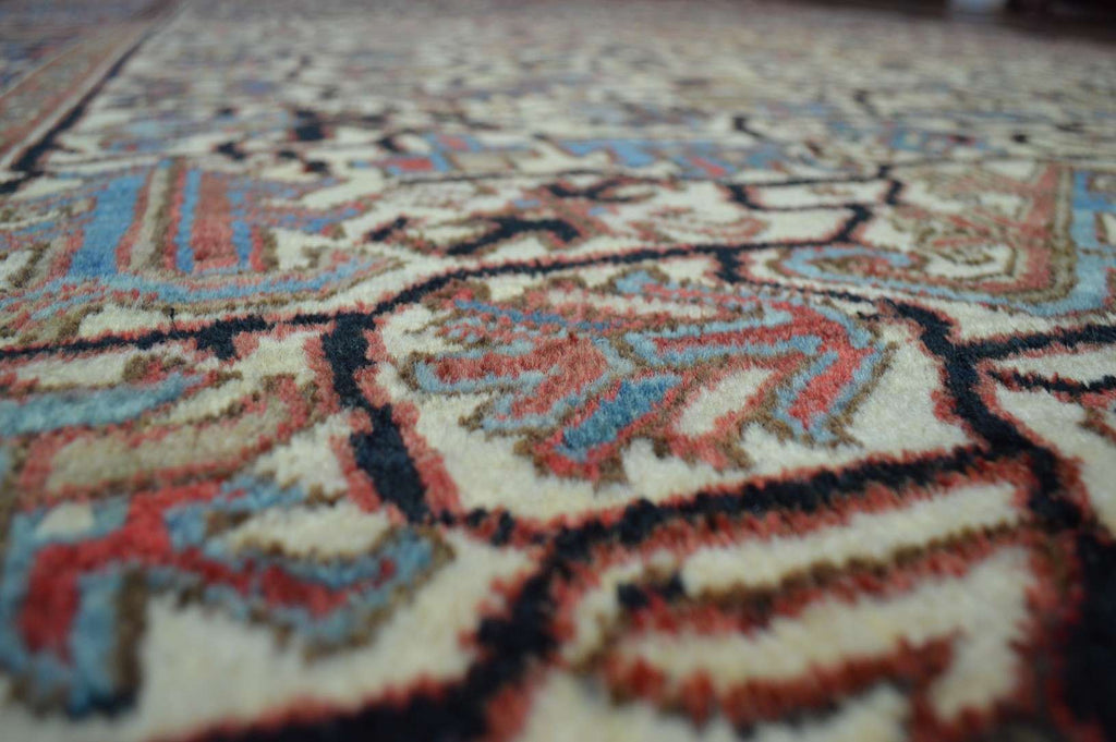 6' 8" x 10' 4" Persian Heriz Rug image 3
